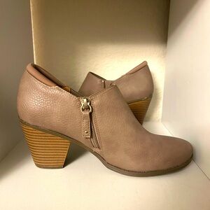 Dr. Scholl’s Beige Ankle Booties EUC